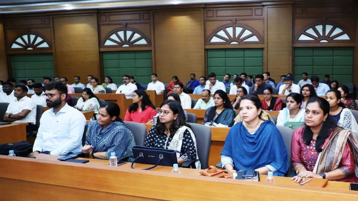 विधानसभा चुनाव की तैयारी : पारदर्शी चुनाव कराने रिटर्निंग अधिकारियों को दिया जा रहा प्रशिक्षण, नेशनल ट्रेनर शंकाओं का करेंगे समाधान