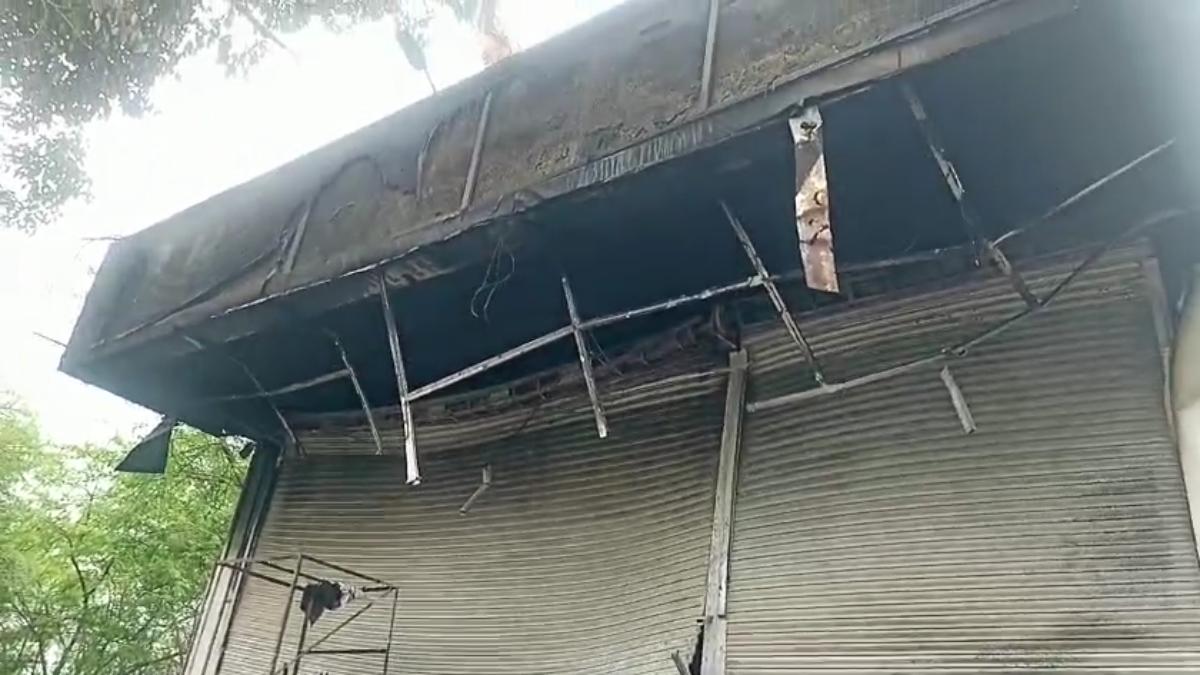 HERO Bike Showroom में सुबह फिर लगी आग, सब कुछ जलकर खाक, करोड़ों का नुकसान