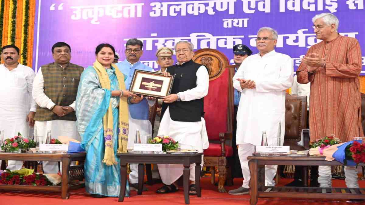 राज्यपाल ने संगीता और रंजना को दिया उत्कृष्ट विधायक का अवार्ड, धर्मजीत को जागरूक विधायक का अवार्ड