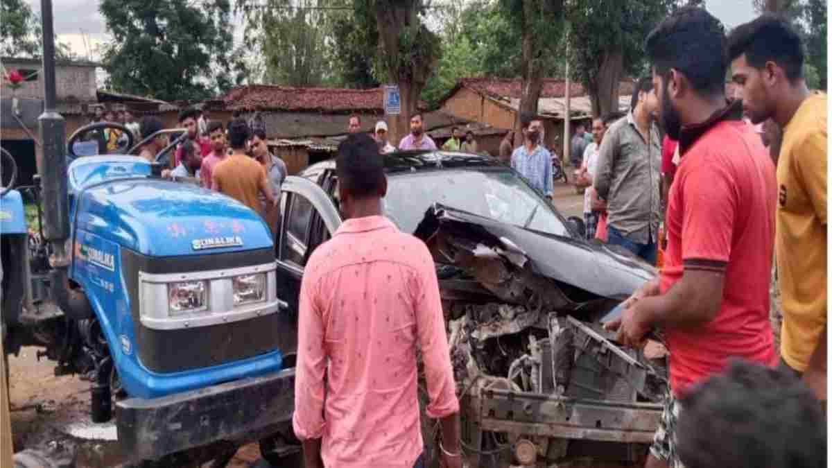 CG NEWS : कार और ट्रैक्टर में भिड़ंत, कार के उड़े परखच्चे, दो लोग बाल-बाल बचे, इधर राजधानी के चाय दुकान में घुसा ट्रक, लोगों ने भागकर बचाई जान