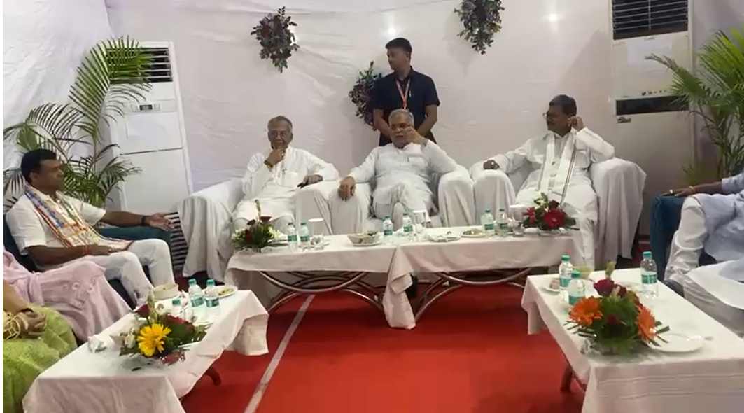 डिनर, डिप्लोमेसी और मायनेः मंत्री ताम्रध्वज के यहां CM बघेल समेत कांग्रेस के आला नेताओं का जमावड़ा, खाने की टेबल पर सियासी मंथन…