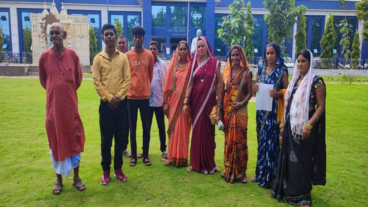 CG NEWS : सरपंच सचिव के भ्रष्टाचार और जांच में देरी के चलते पंचों का फूटा गुस्सा, सामूहिक रूप से दिया इस्तीफा