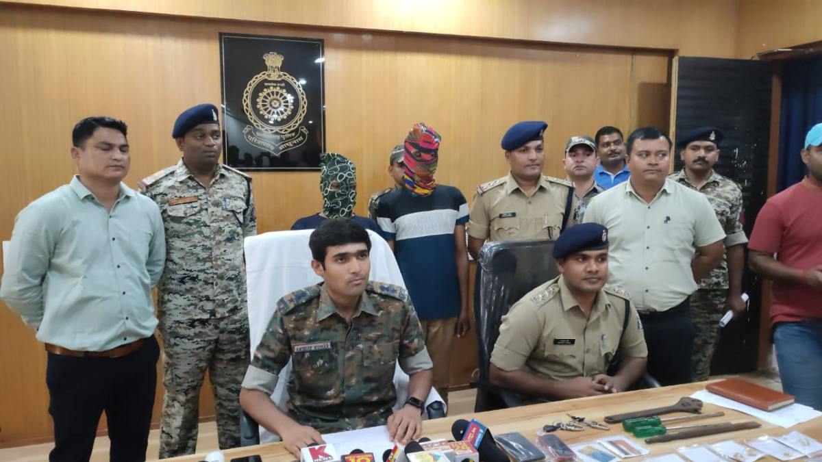 Crime News : पुलिस की गिरफ्त में दो अंतर्राज्यीय चोर, ओडिशा से आकर सूने मकानों की रेकी कर देते थे वारदात को अंजाम