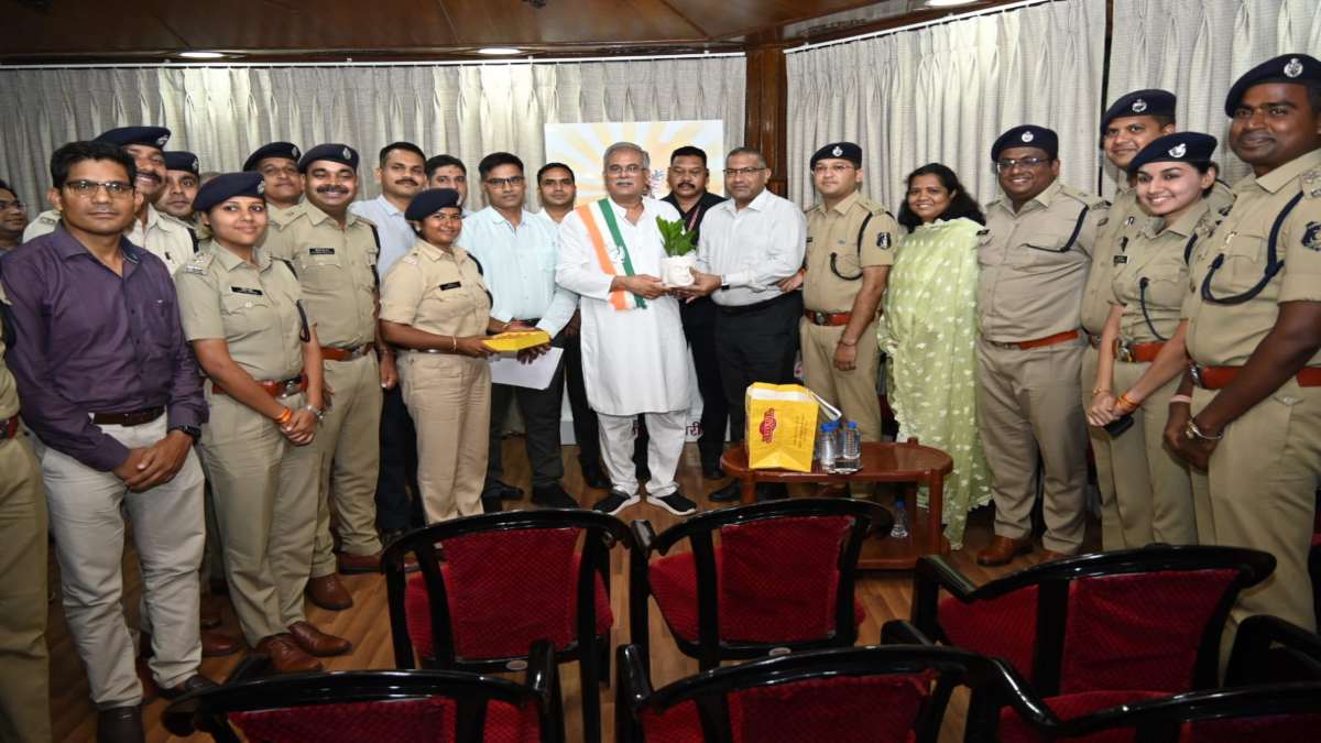 CG NEWS: राज्य पुलिस सेवा एसोसिएशन ने CM बघेल से की मुलाकात, DA और HRA में वृद्धि करने को लेकर दिया धन्यवाद