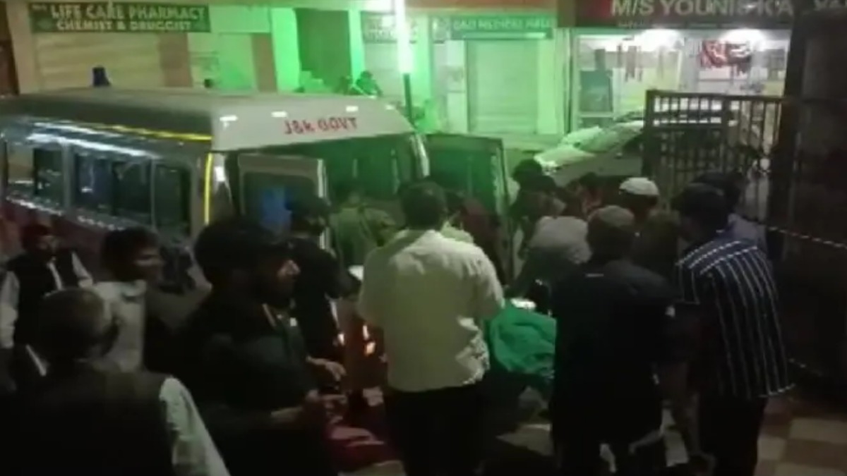 Car Accident Rajouri : जम्मू कश्मीर में दुर्घटनाग्रस्त हुई कार, चार की मौत, पांच घायल