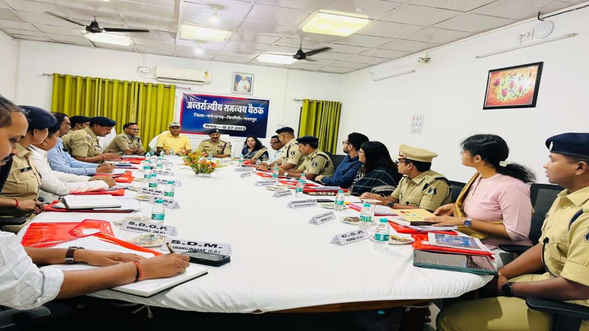 विधानसभा चुनाव 2023 : शांतिपूर्ण और निष्पक्ष मतदान के लिए अंतर्राज्यीय समन्वय बैठक सम्पन्न, MP-CG के सीमावर्ती जिलों के कलेक्टर और एसपी रहे शामिल