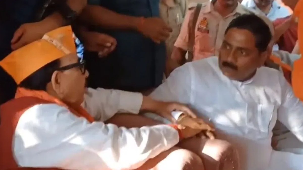 टिफिन पर चर्चा कार्यक्रम में बवाल : आपस में भिड़े BJP विधायक और जिलाध्यक्ष, मंच पर ही जमकर हुई तकरार, देखें Video