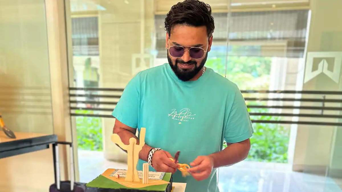 PANT ने केक काटकर पूर्व कप्तान MSD का मनाया बर्थडे, सोशल मीडिया पर शेयर की तस्वीर, लिखा दिल छू लेने वाला कैप्शन…