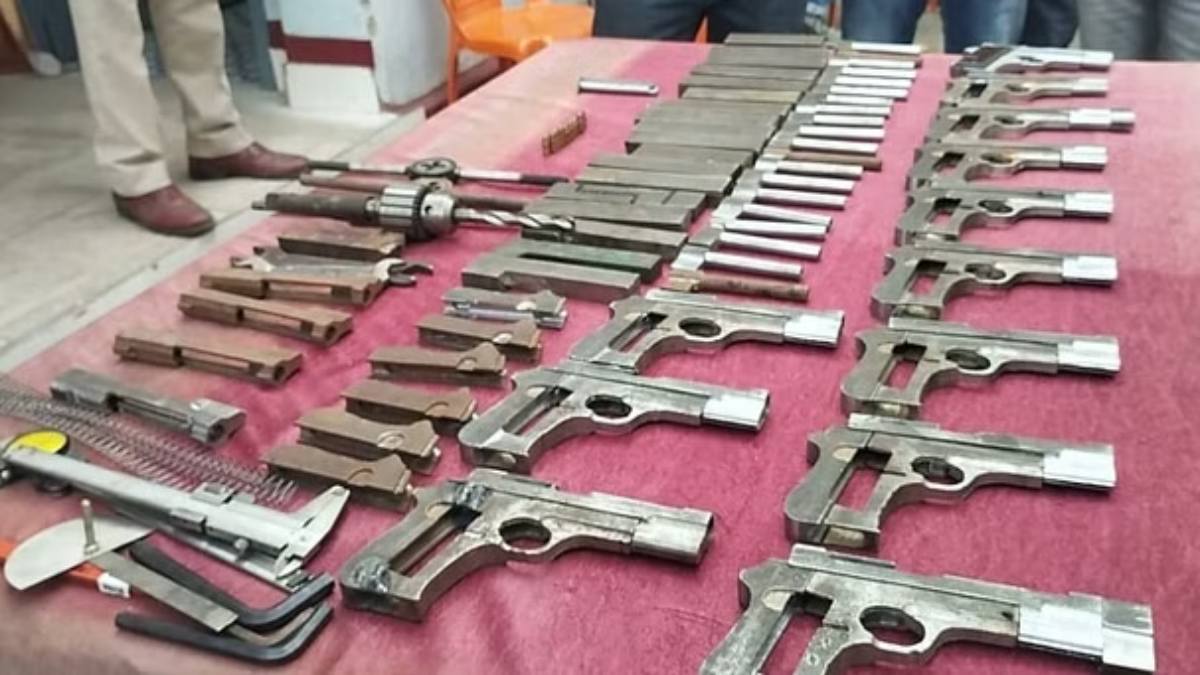 सुपारी किलर कामिल से पुलिस कर रही पूछताछ, हथियार सप्लाई को लेकर हुआ बड़ा खुलासा, दिल्ली पुलिस की टीम ने मेरठ में डाला डेरा