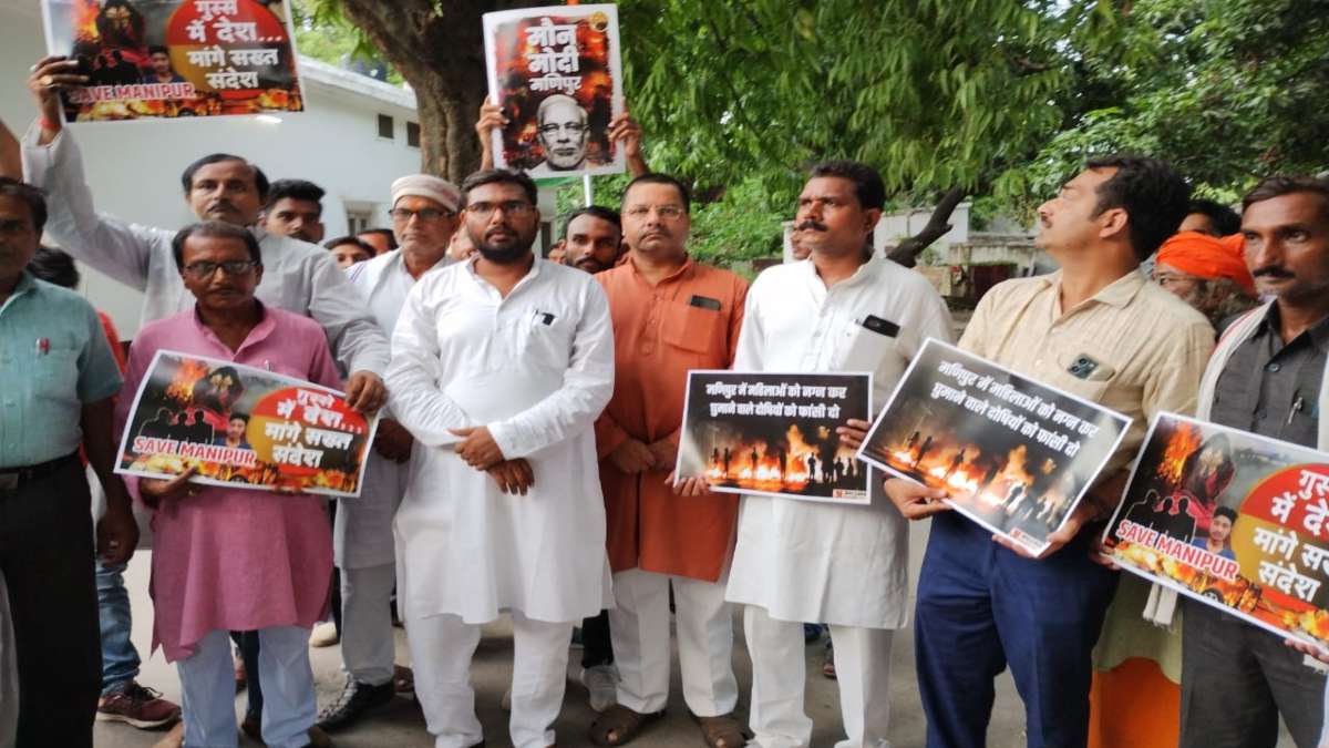 मणिपुर में दिरिंदगी पर भारी आक्रोश, कांग्रेस ने निकाला कैंडल मार्च, दोषियों को फांसी देने की मांग