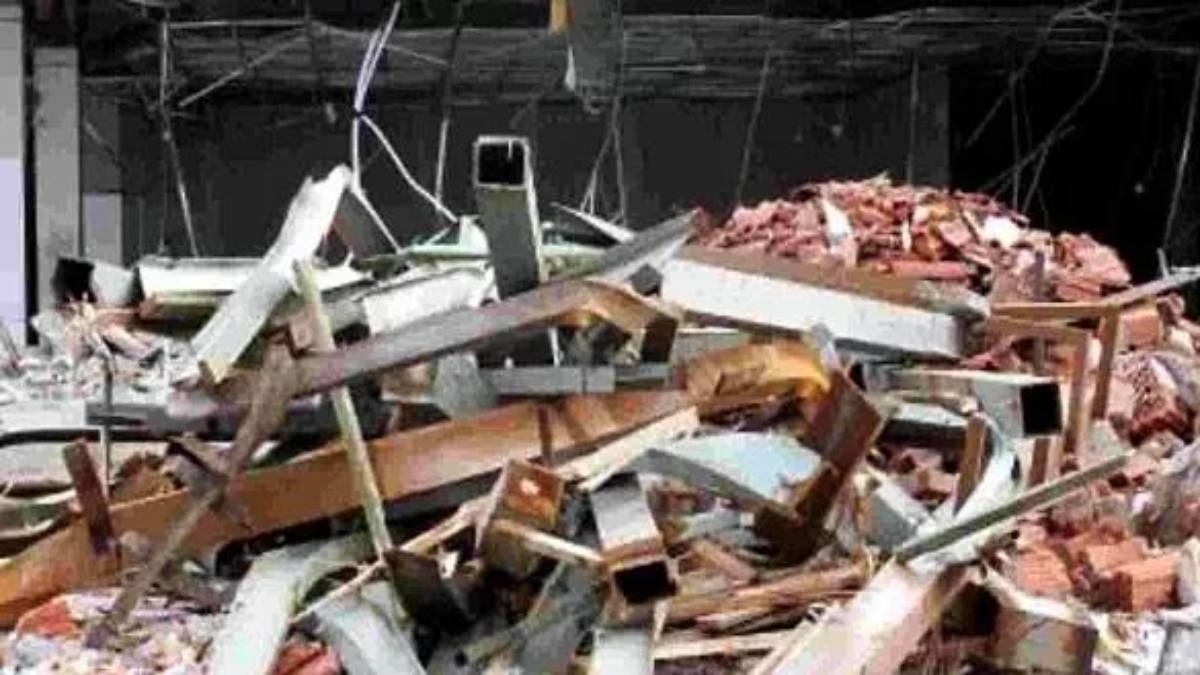 Big Accident : सिनेमा हॉल का लेंटर गिरने से दो लोगों की मौत, कई दबे, बचाव अभियान जारी
