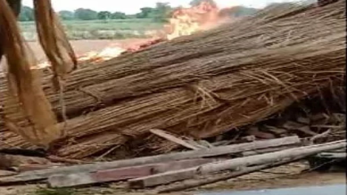 UP में गुंडाराज! दबंगों ने जलाई गरीब की झोपड़ी, घर का सामान जलकर खाक, परिवार के सदस्यों से की मारपीट