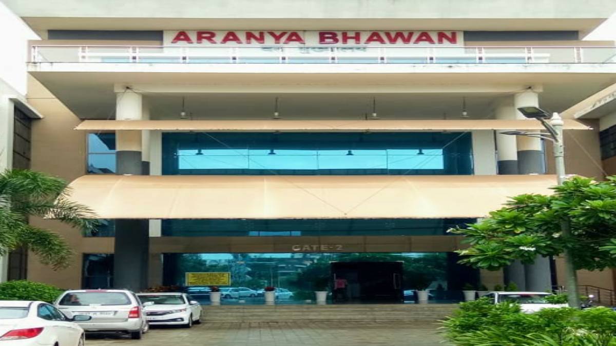 IFS TRANSFER BREAKING: भारतीय वन सेवा के अधिकारियों के बड़े पैमाने पर तबादला, कई जिलों के बदले गए DFO, देखिए लंबी लिस्ट