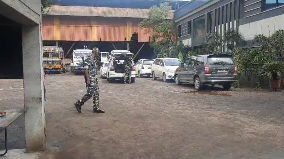 CG IT RAID BREAKING : ईश्वर ग्रुप एंड टीएमटी के ठिकानों पर आयकर टीम का छापा