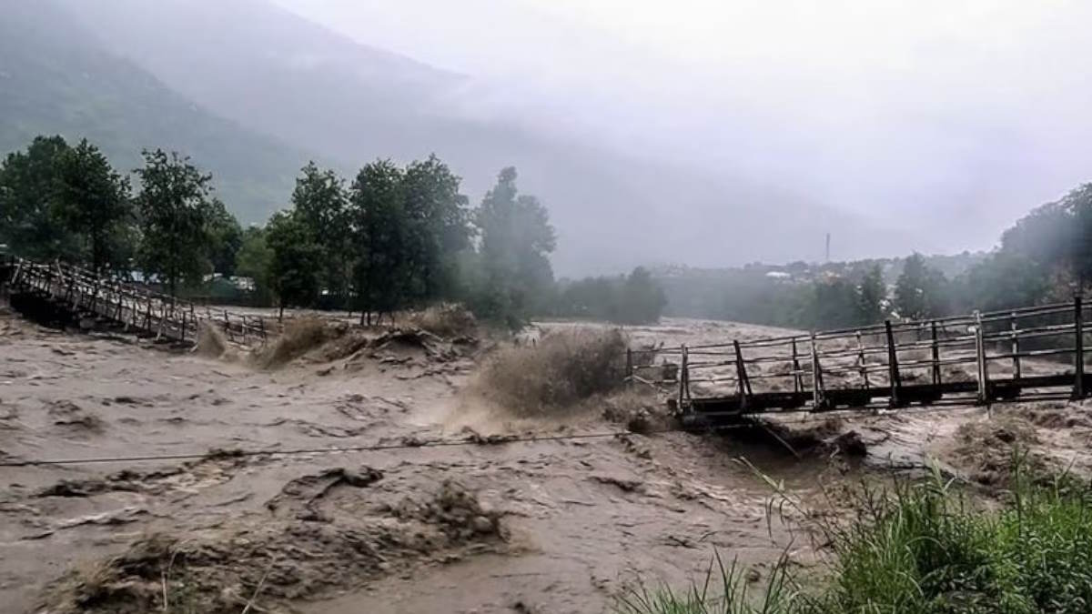 बाढ़ में बहकर पाकिस्तान पहुंचा भारतीय, मूक-बधिर शख्स केवल इशारों से करता है बात…