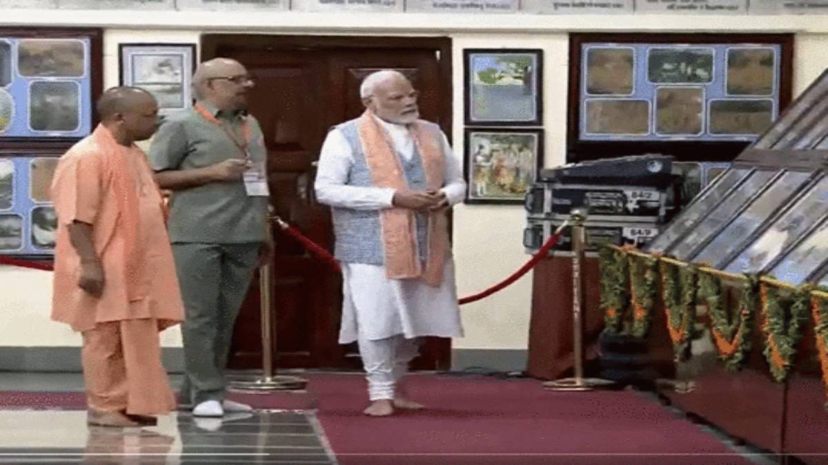 गीता प्रेस पहुंचे पीएम मोदी ने किया शिवपुराण का विमोचन, CM योगी बोले- गीता प्रेस का गौरवशाली इतिहास रहा
