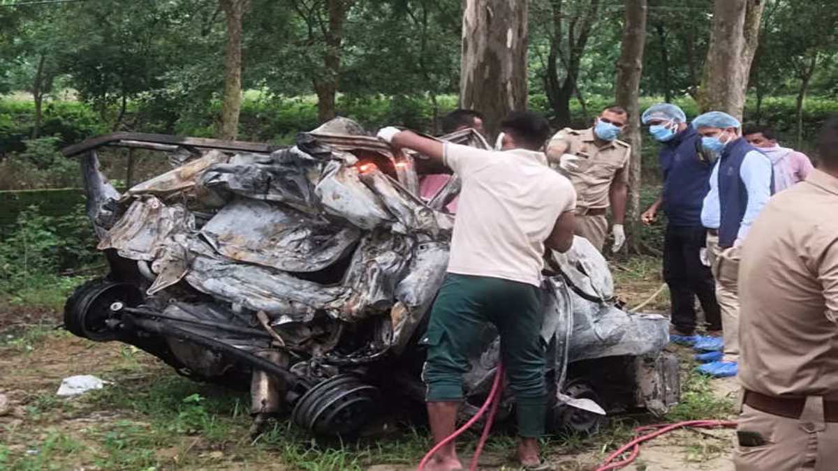 सहारनपुर में दर्दनाक सड़क हादसा: ओवरटेक करने में ट्रक ने कार को मारी टक्कर, 4 लोग जिंदा जले
