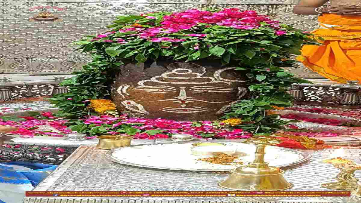 8 जुलाई महाकालेश्वर दर्शन, VIDEO: बाबा महाकाल का राजा स्वरूप श्रृंगार, बड़ी संख्या में श्रद्धालुओं ने लिया आशीर्वाद