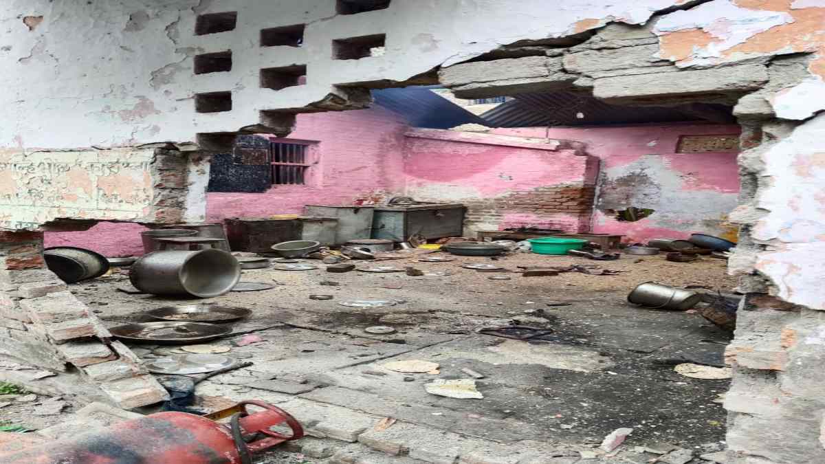 MP में मध्यान्ह भोजन बनाते समय सिलेंडर फटा: रसोई घर की दीवार क्षतिग्रस्त, बड़ा हादसा टला