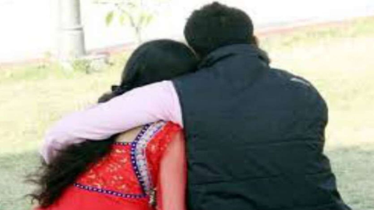 पति-पत्नी को एक-दूसरे से मजाक करना पड़ा भारी, किया कुछ ऐसा काम कि दोनों की हालत गंभीर