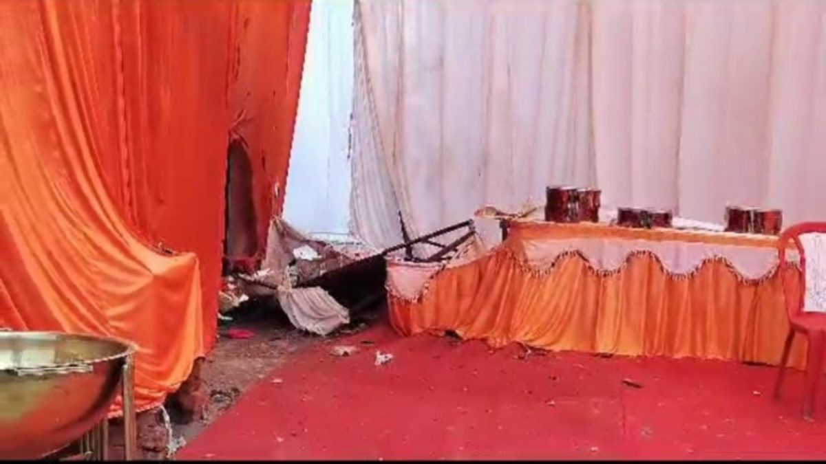 CM योगी के कार्यक्रम में काफी मशीन में हुआ विस्फोट, मचा हड़कंप