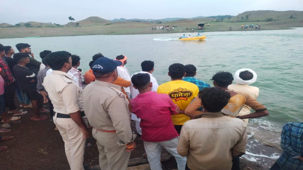 MP: नर्मदा नदी के बैक वॉटर में डूबे 2 सगे भाई, नहाने के दौरान हुआ हादसा, रेस्क्यू जारी