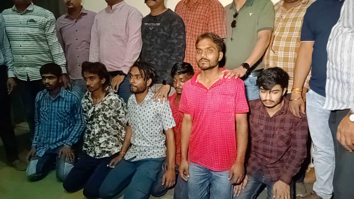मस्जिद पर पेट्रोल बम फेंकने वाले पकड़ाए: एक युवती समेत 7 बदमाश गिरफ्तार, तीन वर्ग विशेष के धार्मिक स्थल को बनाया था निशाना