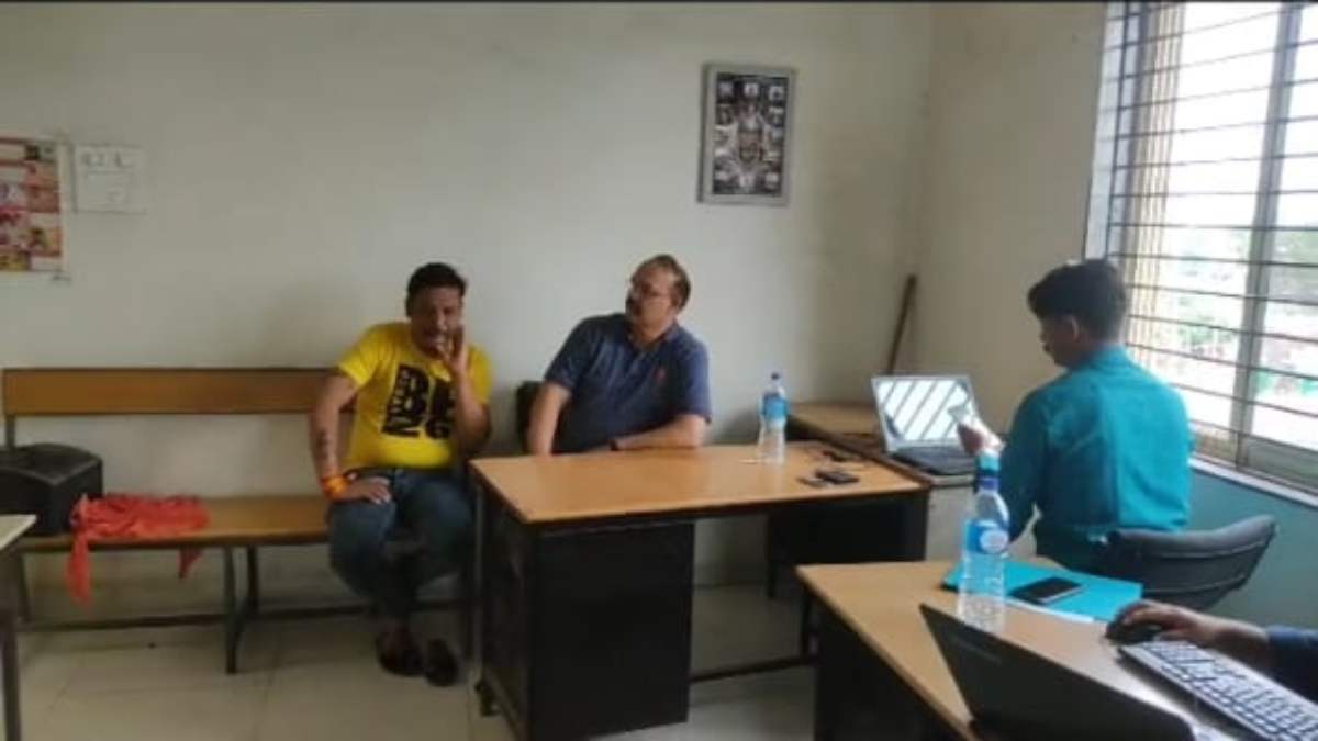 1500 रिश्वत लेते पकड़ाया दरोगा: जींस उतवाकर लोकायुक्त ने जब्त की रिश्वत की रकम, सफाईकर्मी से ली थी घूस