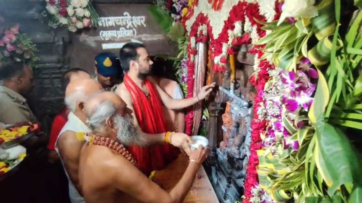 नाग पंचमी पर भगवान श्री नागचंद्रेश्वर के दर्शन के लिए मध्य रात्रि में खुले पट: विधि विधान से की पूजा, आज निकलेगी बाबा महाकाल की सातवीं सवारी