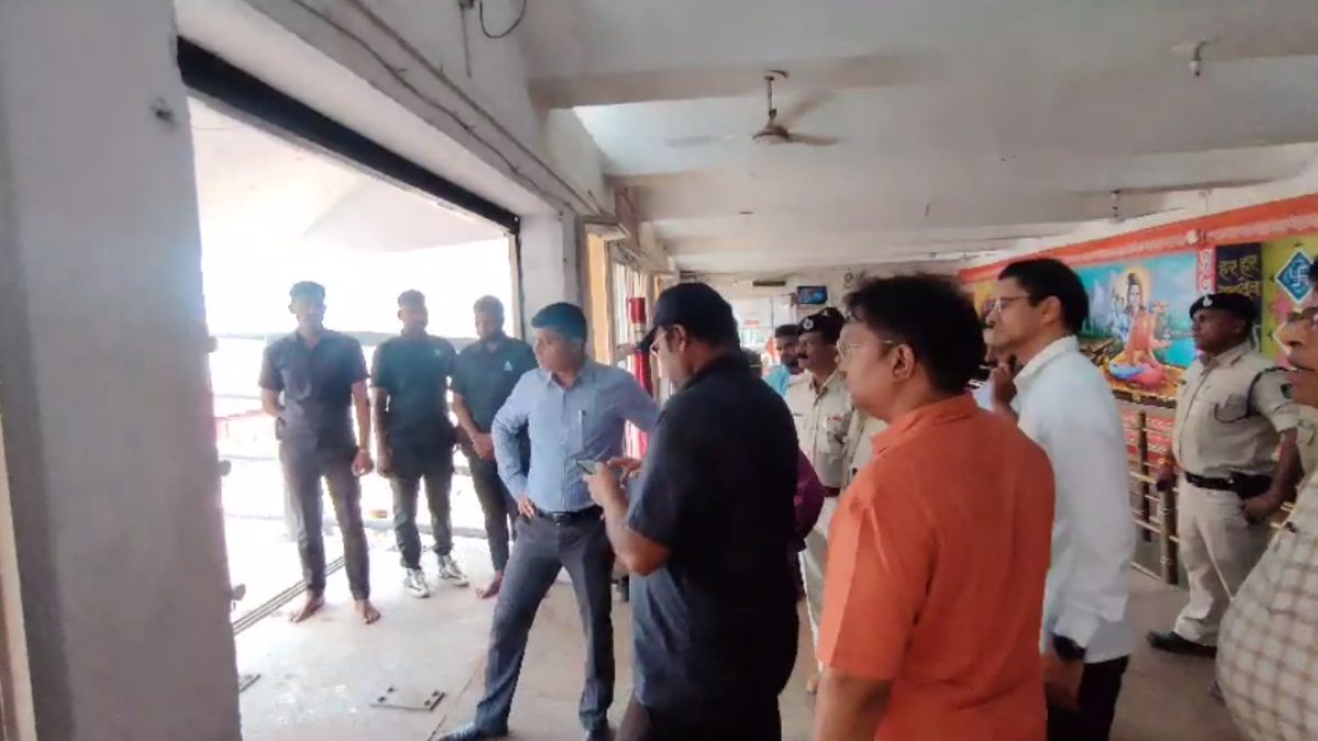 Nag Panchami 2023: नाग पंचमी को लेकर महाकाल मंदिर का निरीक्षण, कलेक्टर ने व्यवस्थाओं का लिया जायजा, अधिकारियों को उचित व्यवस्था के दिए निर्देश
