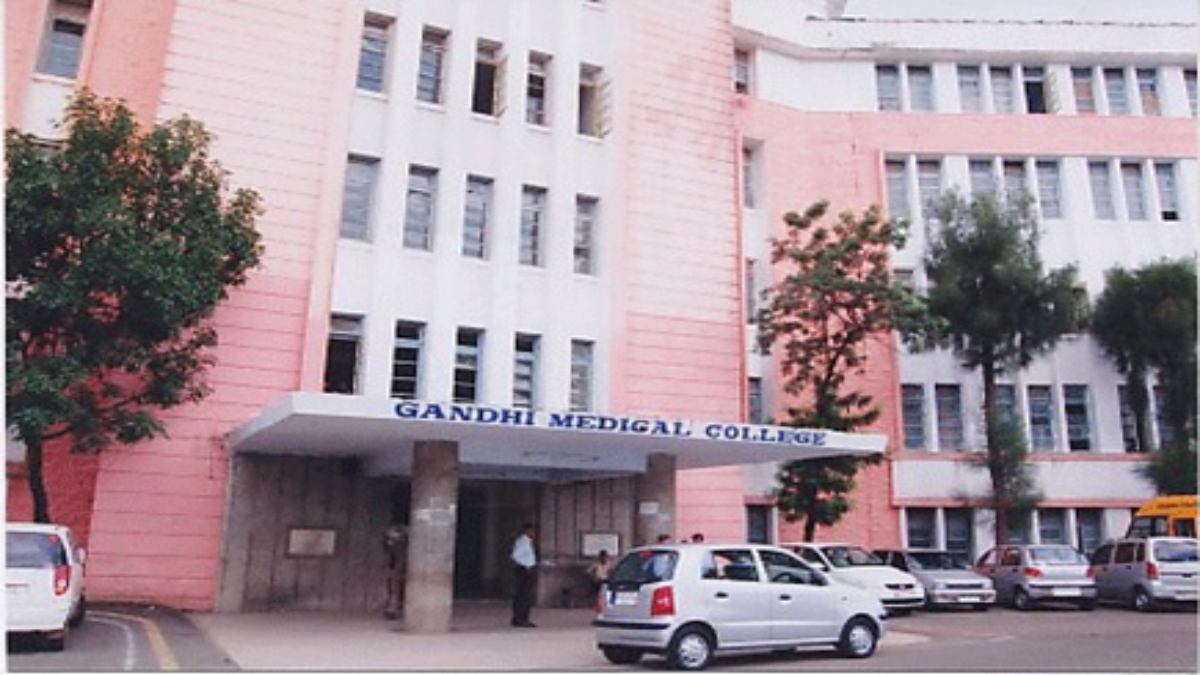 बड़ी खबरः आर पार की लड़ाई के मूड में जूनियर डॉक्टर, अरुणा कुमार को GMC से तत्काल हटाने की मांग की