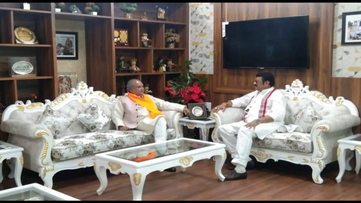 MP: अचानक परिवहन मंत्री राजपूत के बंगले पहुंचे चुनाव प्रबंधन समिति के संयोजक, बंद कमरे में दोनों नेताओं के बीच आधे घंटे तक हुई चर्चा