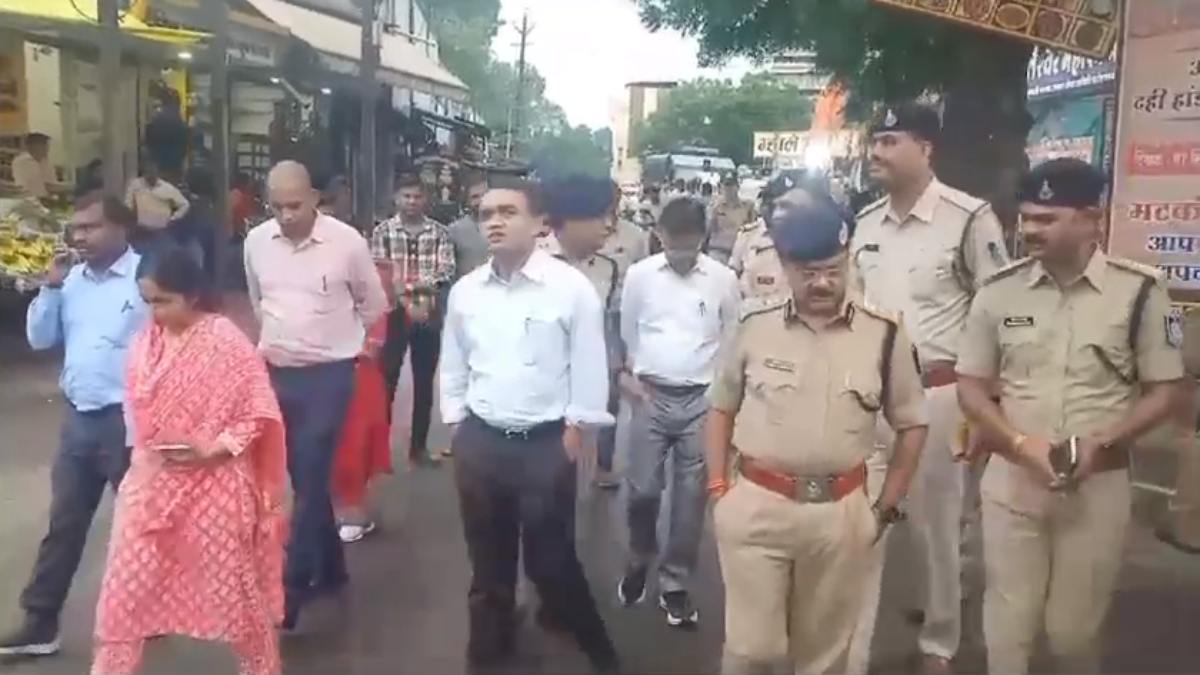 सड़क पर उतरे कलेक्टर-एसपी: लोगों से चर्चा कर सुनी उनकी समस्याएं