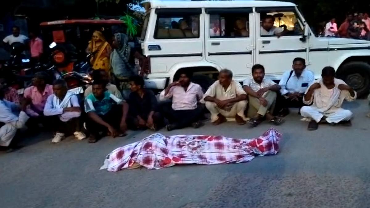 आषाढ़ी पूजा नहीं करने पर महिला को बेरहमी से पीटा: इलाज दौरान तोड़ा दम, लापरवाही बरतने पर चौकी प्रभारी सस्पेंड