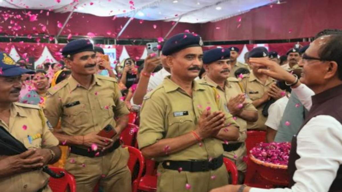 MP में सोमवार से मिलेगा पुलिसकर्मियों को साप्ताहिक अवकाश: CM की घोषणा पर अमल, डीजीपी ने पुलिस अफसरों को दिए निर्देश