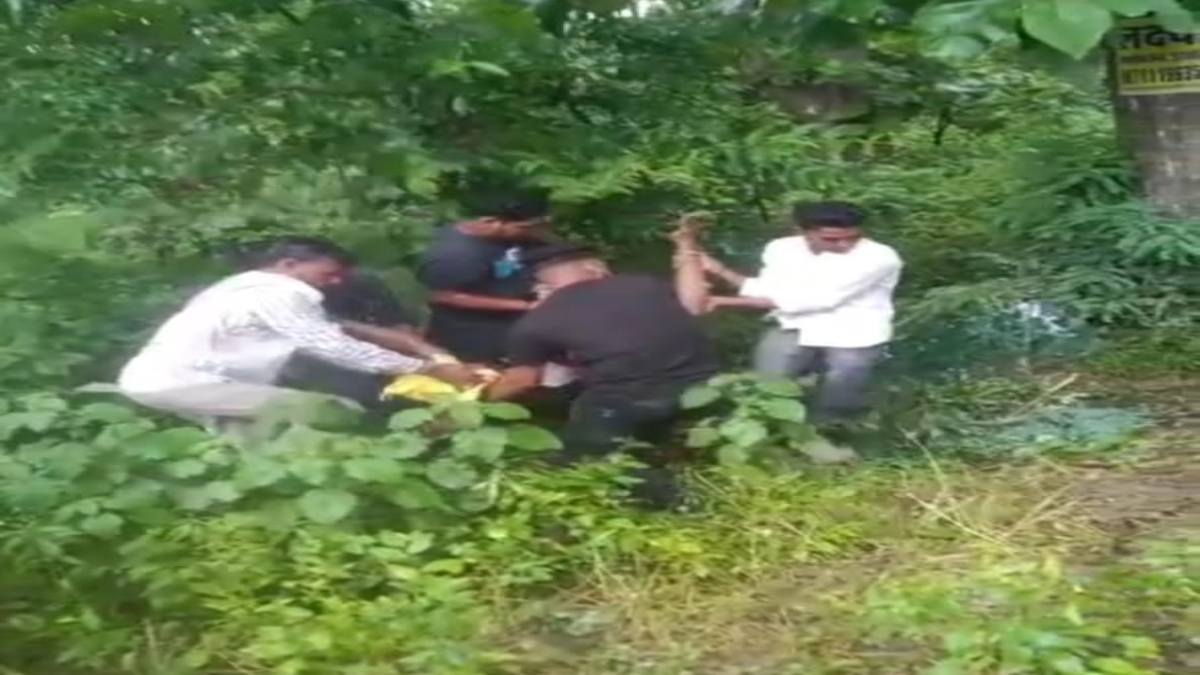 सड़क हादसे में जयस के प्रदेश उपाध्यक्ष की मौत: तेज रफ्तार बोलेरो ने मारी टक्कर, घटना स्थल पर तोड़ा दम, कार्यकर्ताओं ने थाने का किया घेराव