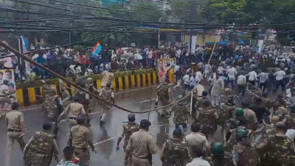 NSUI ने DAV यूनिवर्सिटी को घेरा: पुलिस ने की वाटर कैनन की बौछार, दो कार्यकर्ता घायल, जानें क्या हैं 11 मांगें ?