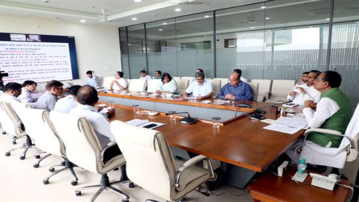 MP में ‘मेरी माटी मेरा देश’ अभियान: CM शिवराज ने ली कलेक्टर्स की मीटिंग, 9 से 15 अगस्त तक किए जाएंगे कई कार्यक्रम