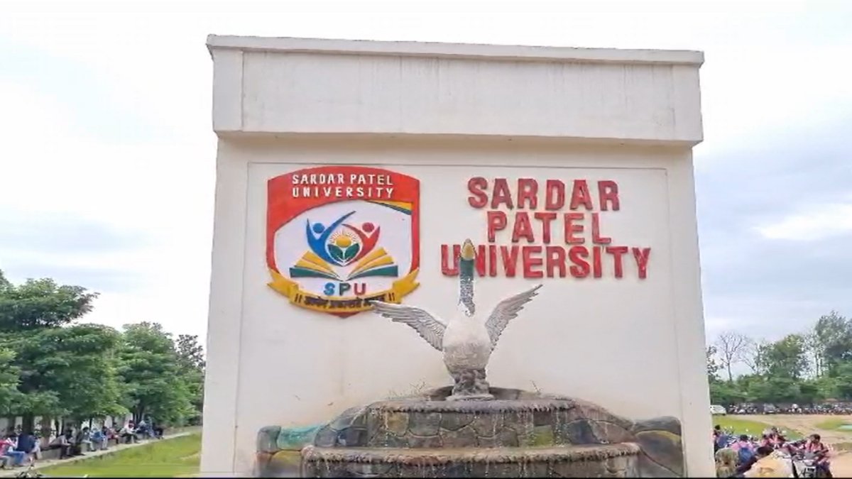 पुलिस आरक्षक भर्ती परीक्षाः यूनिवर्सिटी के लैब में अनाधिकृत प्रवेश करते पकड़ाए दो कर्मचारी गिरफ्तार, आईटी एक्ट के तहत FIR