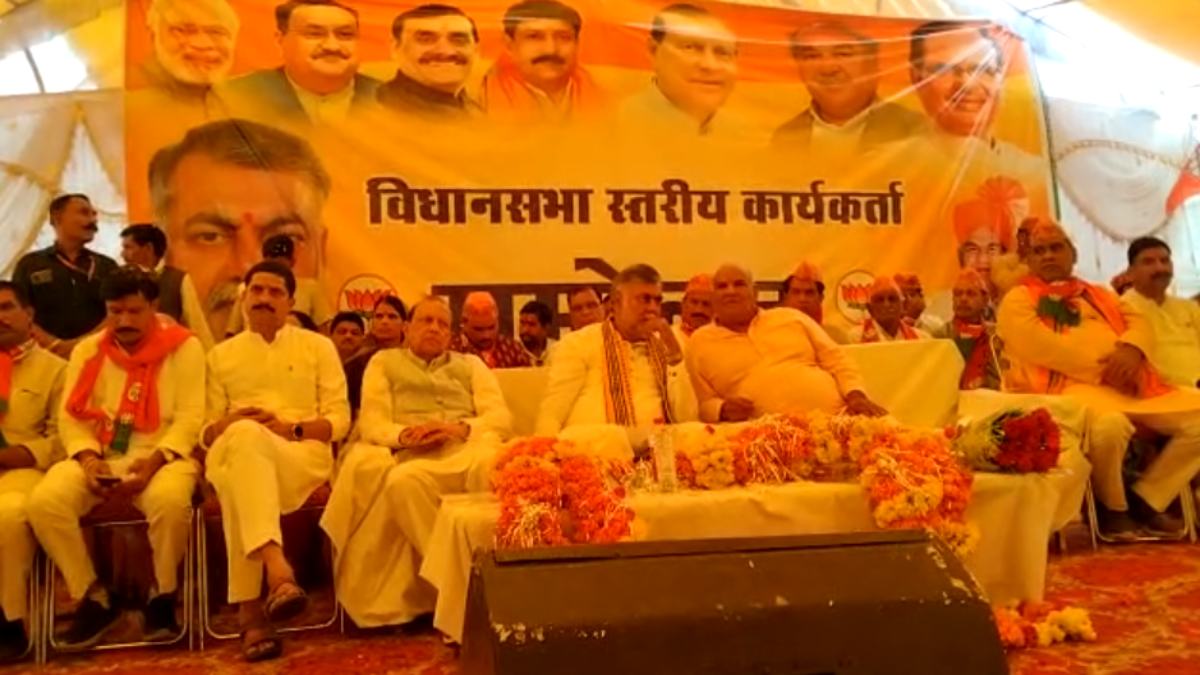 सिंधिया और उनके समर्थक मंत्री बैनर-पोस्टर से OUT! बीजेपी के विधानसभा स्तरीय सम्मेलन में फोटो गायब, बाकी नेताओं की लगी तस्वीरें