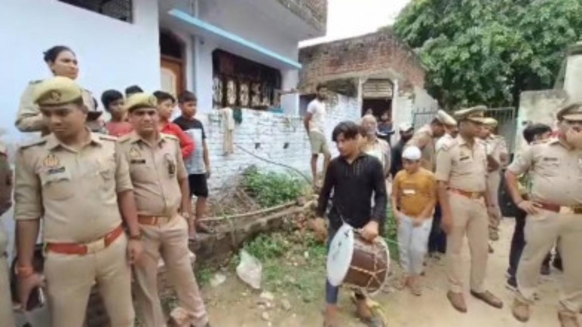 Umesh Pal Murder Case: गुड्डू मुस्लिम भगौड़ा घोषित, पुलिस ने घर पर चस्पा किया नोटिस