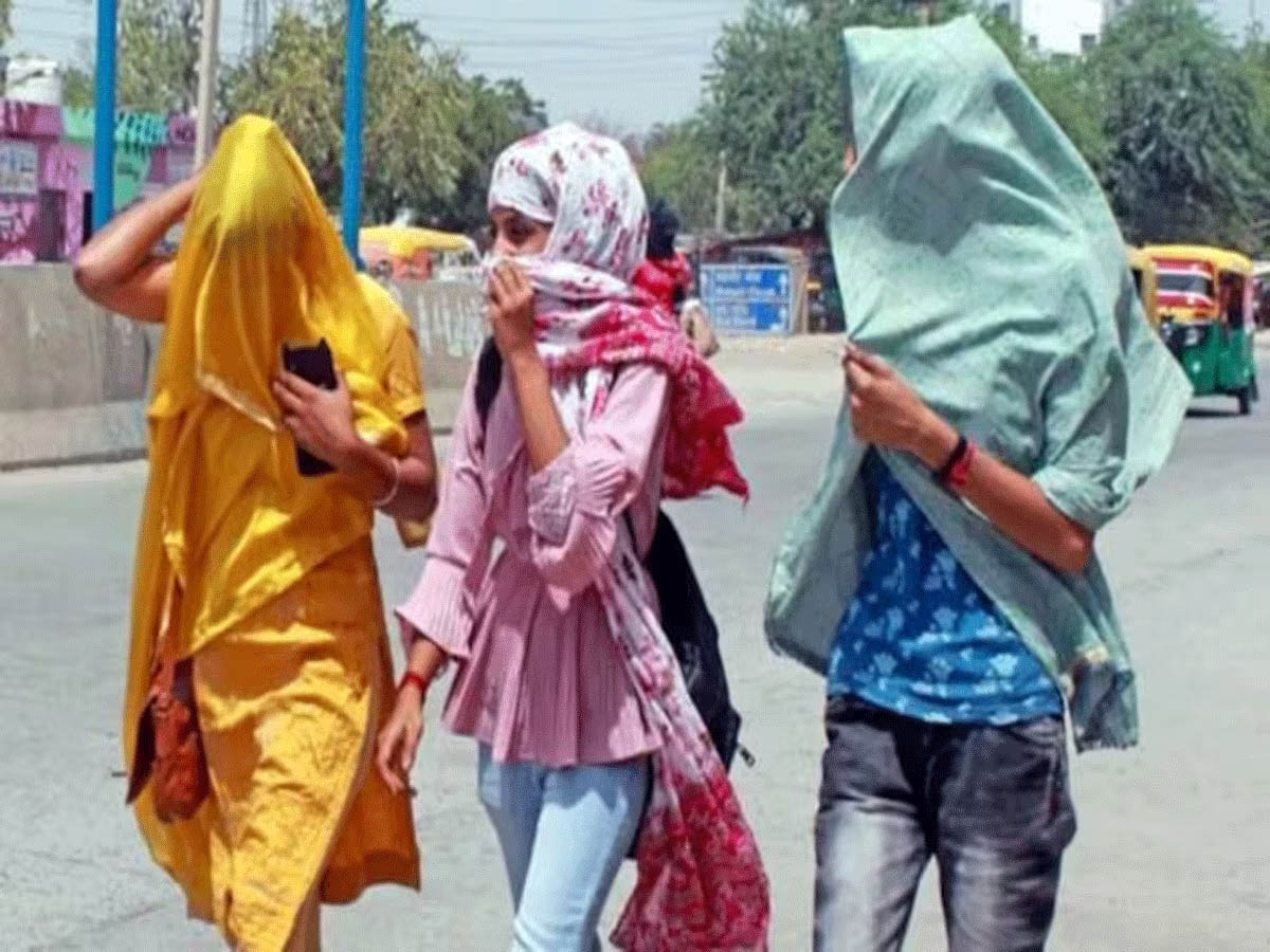 Delhi News: तेज हवा दिल्लीवासियों को उमस भरी गर्मी से राहत देगी
