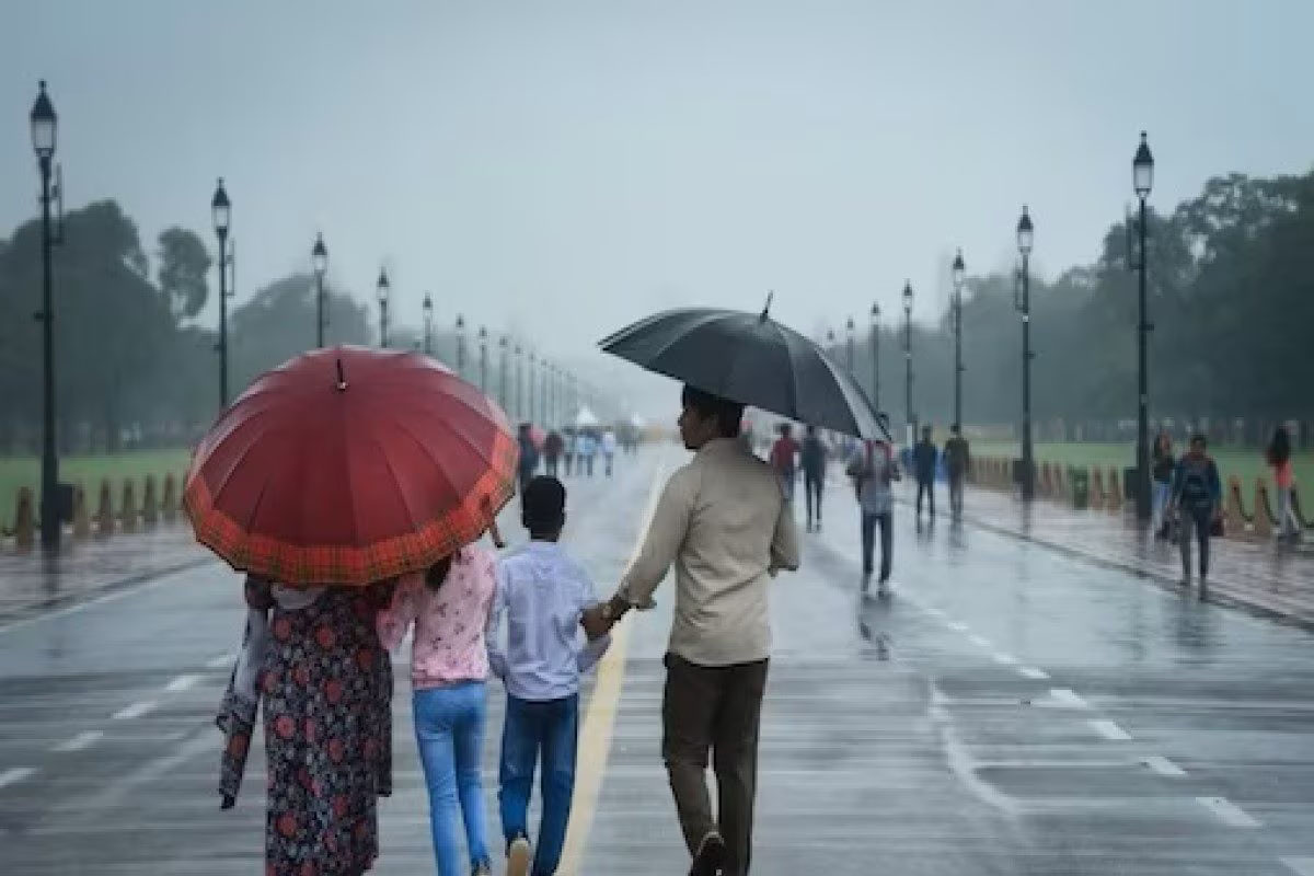 दिल्ली-NCR में फिर बदला मौसम का मिजाज