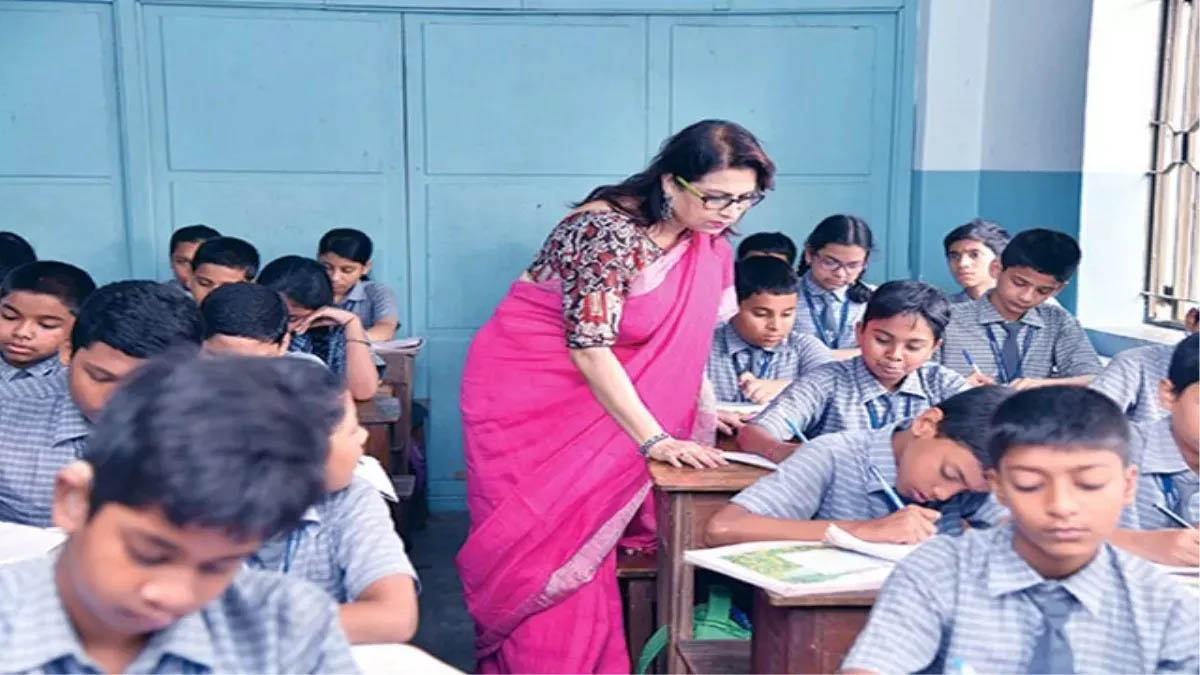 Delhi News: छात्र-छात्राओं को AI का पाठ पढ़ाने के निर्देश