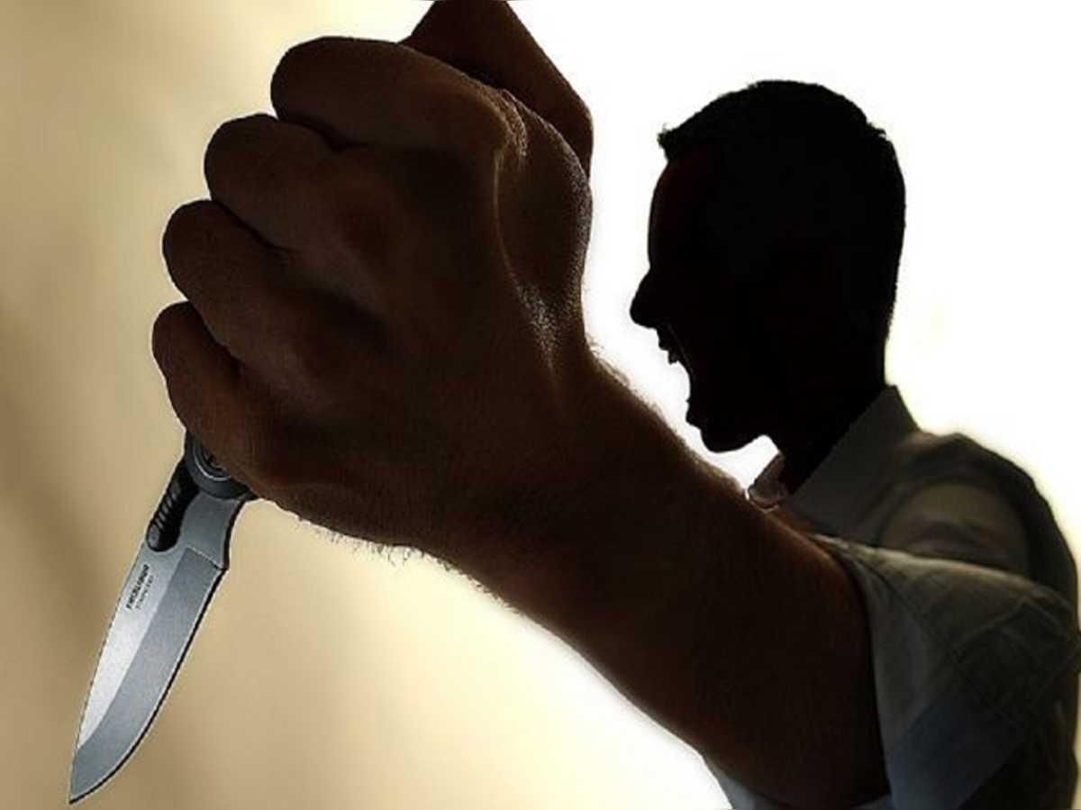 Delhi Crime : सोशल मीडिया पर टिप्पणी को लेकर दो युवकों पर 9 नाबालिगों ने चाकू से किया हमला