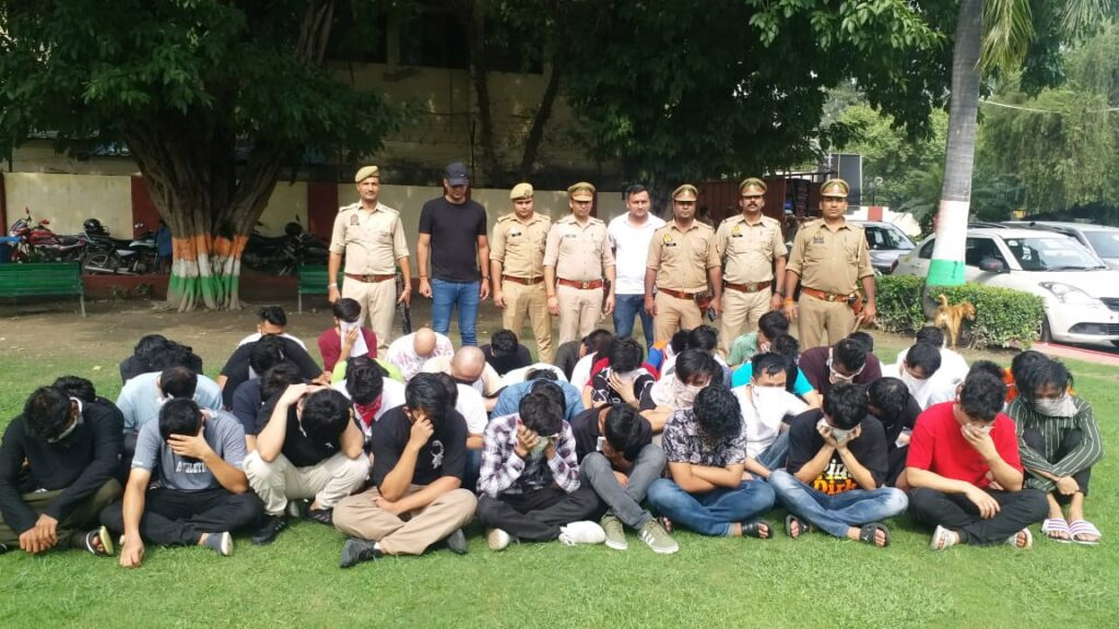 नोएडा में फर्जी कॉल सेंटर का खुलासा, अमेरिकी नागरिकों को ठगने वाले 84 दबोचे