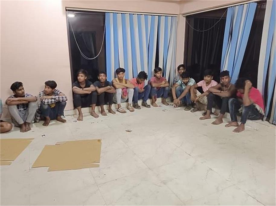 क्विंटलों के हिसाब से beef व 13 मुस्लिमों को आदमपुर पुलिस ने किया गिरफ्तार