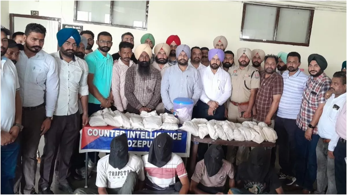 पंजाब में चार तस्करों को Counter Intelligence Wing विंग ने किया गिरफ्तार, 77 किलो हेरोइन, 3 पिस्टल, 6 मैग्जीन सहित 115 कारतूस बरामद