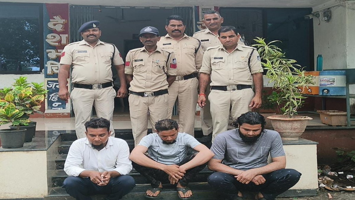 नकली सोने की बिस्किट को असली बताकर बेचा: किसान की शिकायत पर तीन ठग गिरफ्तार, ऐसे हुआ मामले का खुलासा