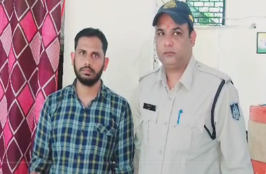 सॉफ्टवेयर इंजीनियर ने बनाया धर्म परिवर्तन का दबाव: कहा- 2 लाख दो या इस्लाम कबूल करो, लड़की के पिता ने थाने में की शिकायत, आरोपी पकड़ाया